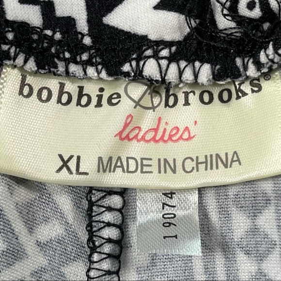 Bobbie Brooks size Xl black & white wide leg thin & soft tribal leggings NWOT - Picture 8 of 8